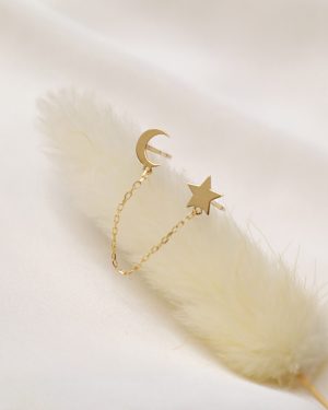 Piercing luna y estrella plano