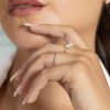 Anillo medio rivier diamantes