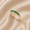 Anillo medio rivier esmeralda